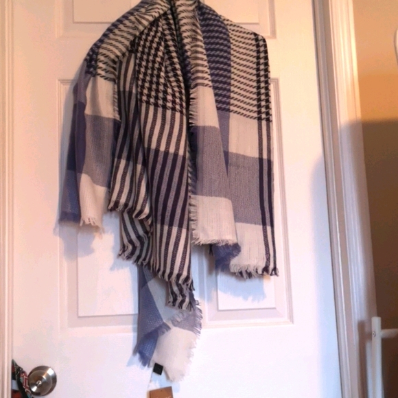Beautiful oversized scarf - Picture 1 of 1